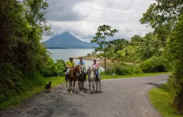 La Fortuna family horseback riding